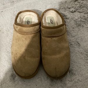 UGG women’s Tasman slipper. US size 8. Excellent for the cold weather.
